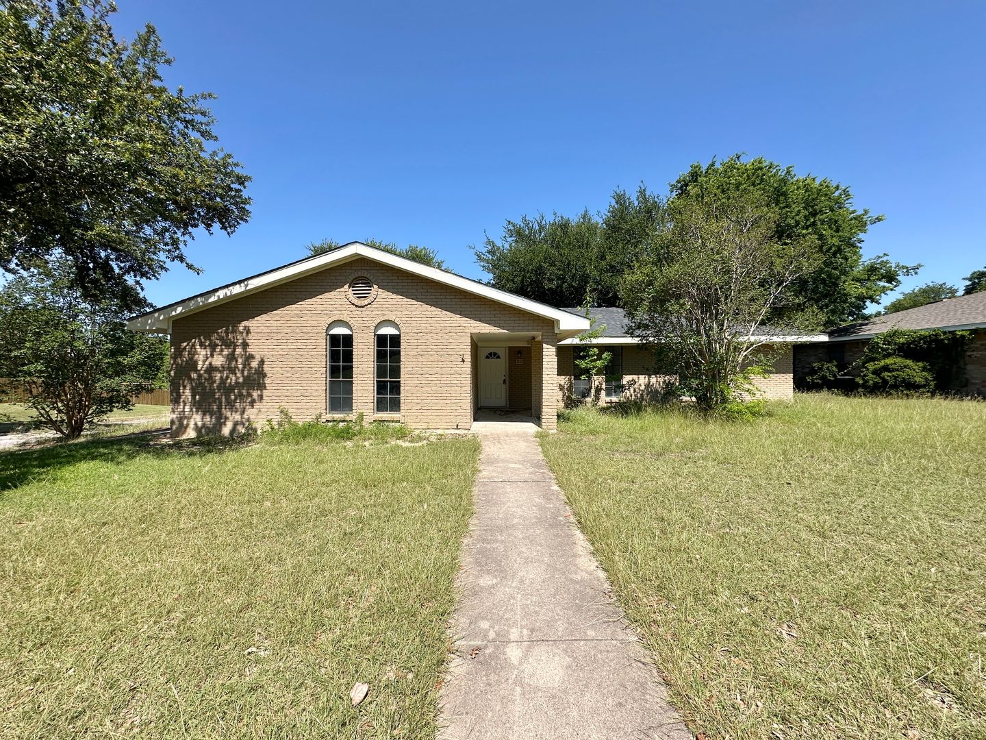 Temple House: 3822 Valley View Drive