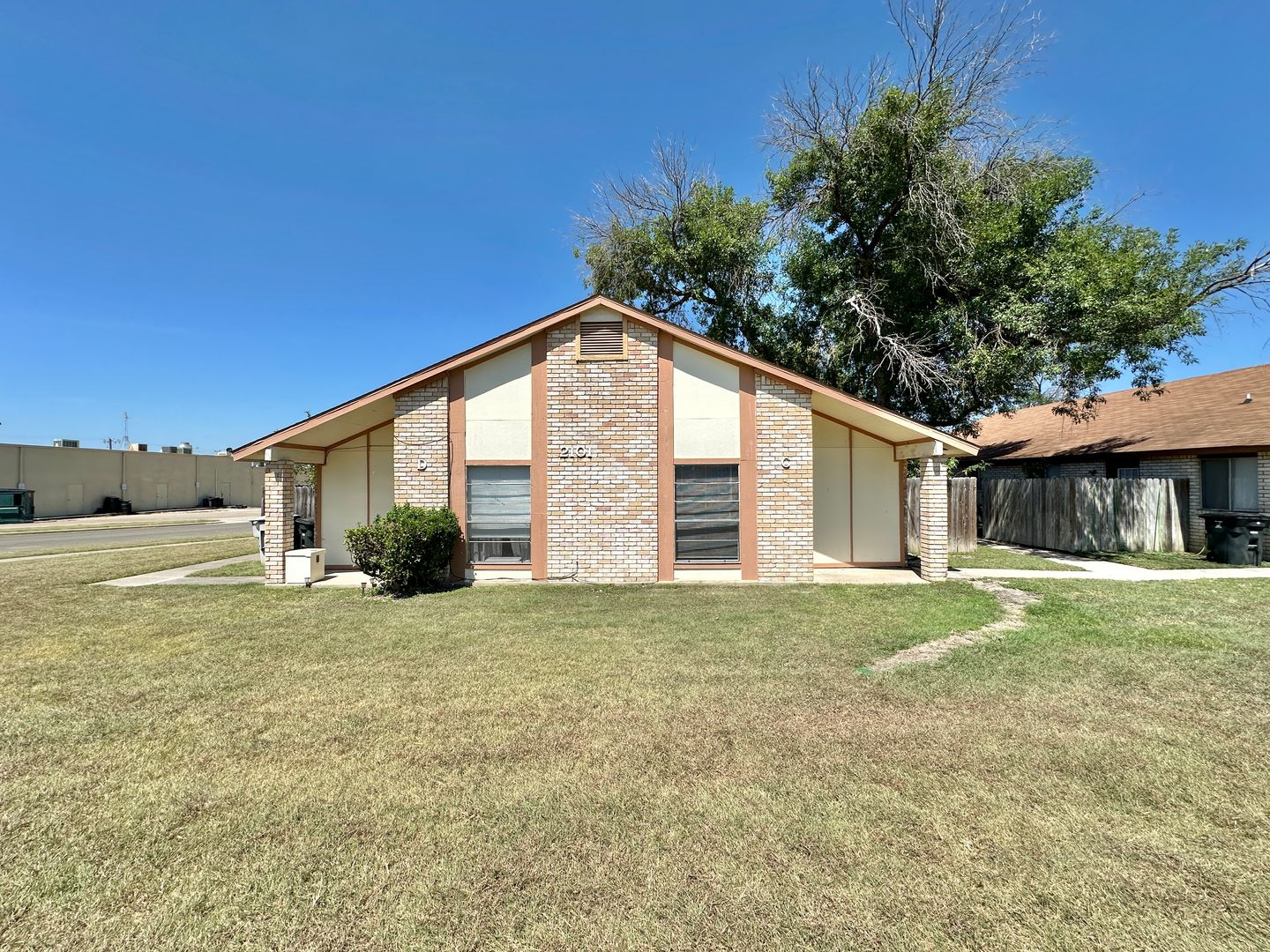 Killeen Apartment: 2101 Robert E Lee Dr