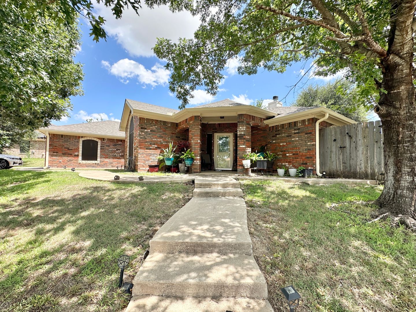 Killeen House: 3900 Maid Marian Cir