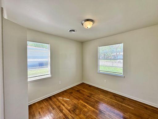 Listing photo thumbnail