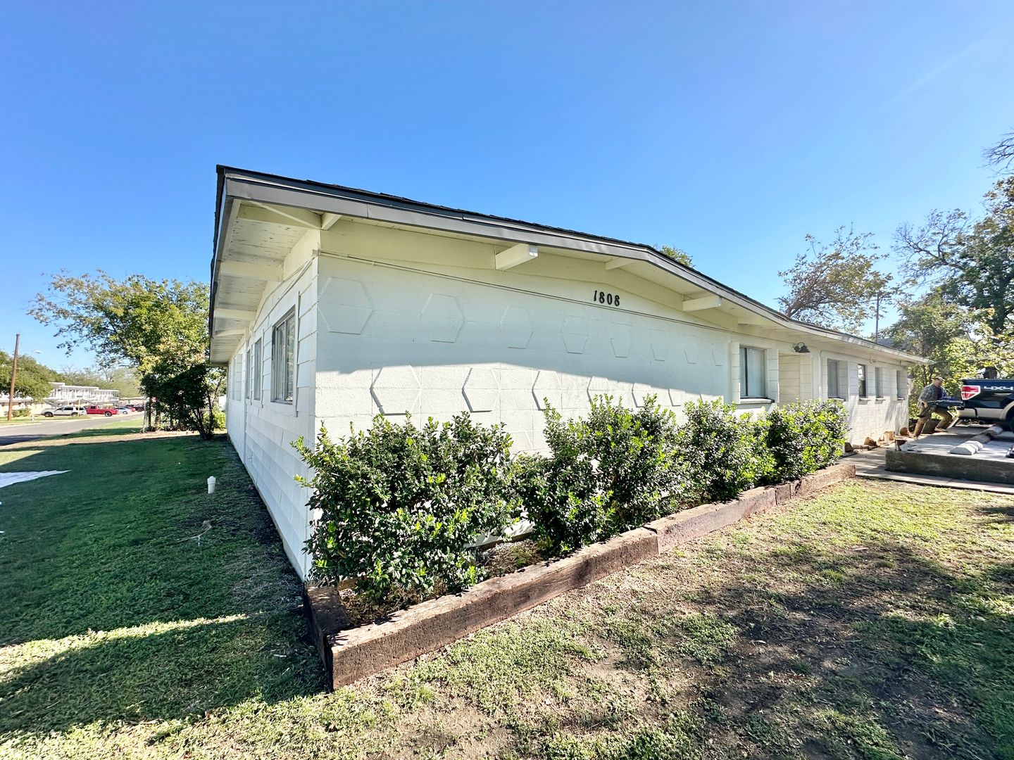 Killeen Apartment: 1808 N. College St