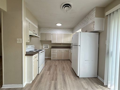 Listing photo thumbnail