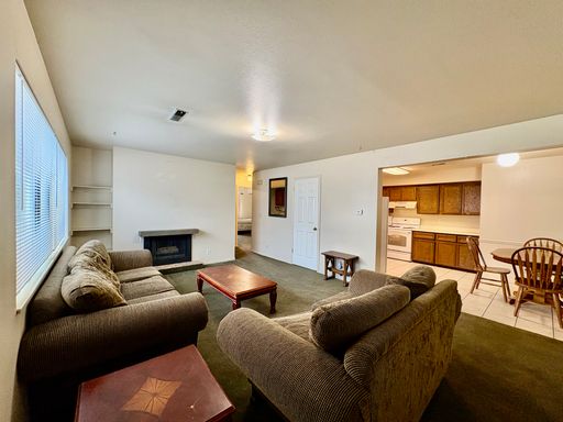 LIVE WITH A FRIEND AT WELLINGTON CONDOS!! – photo 1