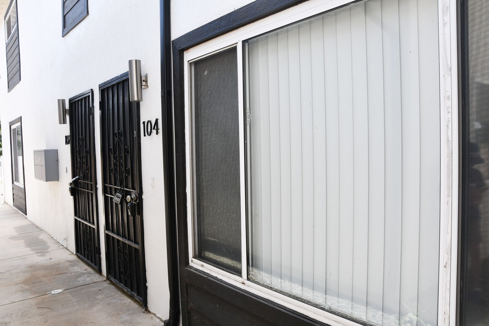 Costa Mesa Apartment: 994 Valencia