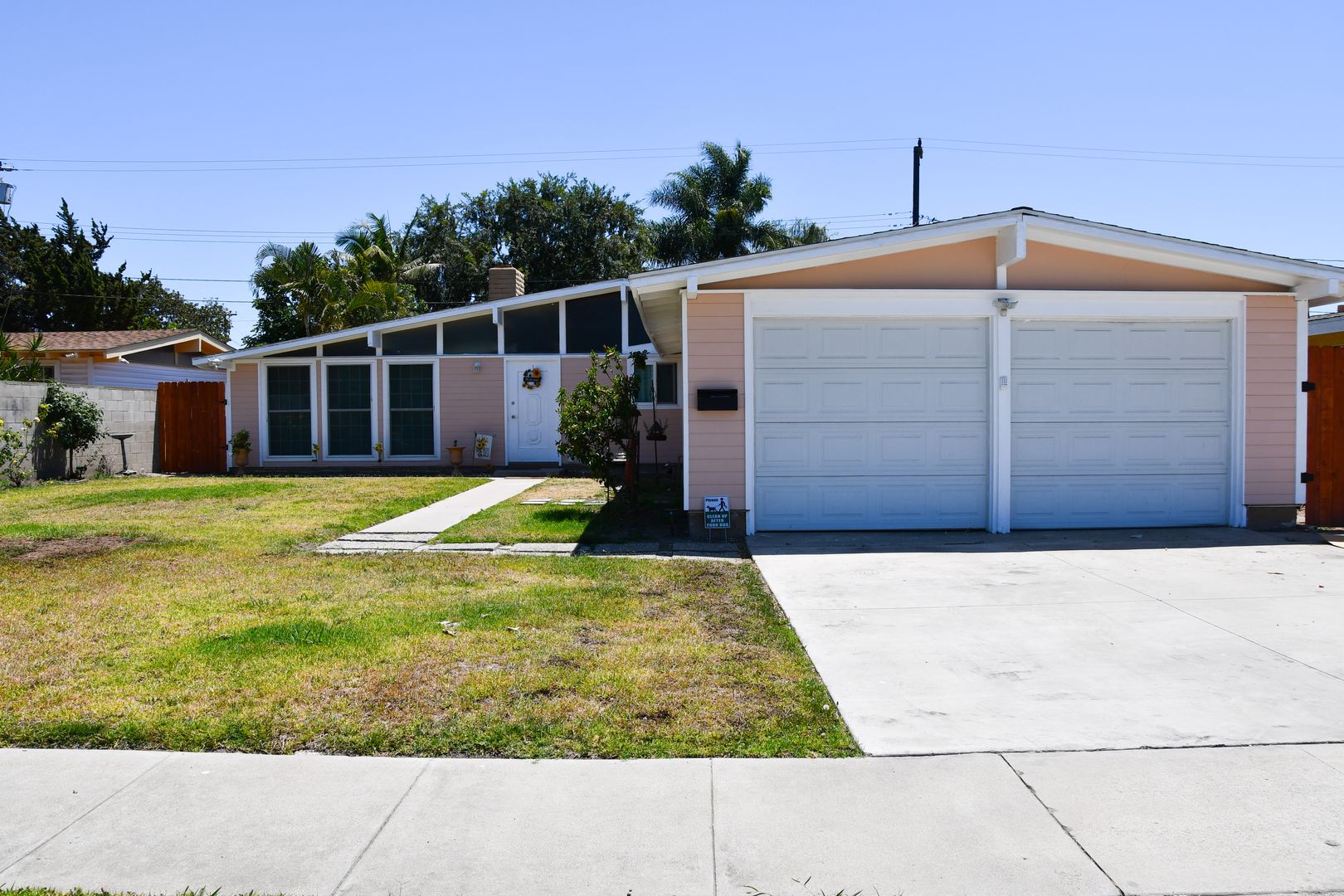 Anaheim House: 2432 West Transit