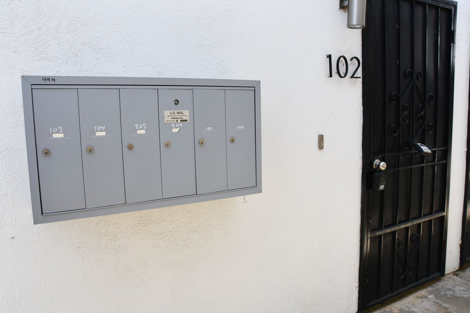 Costa Mesa Apartment: 994 Valencia