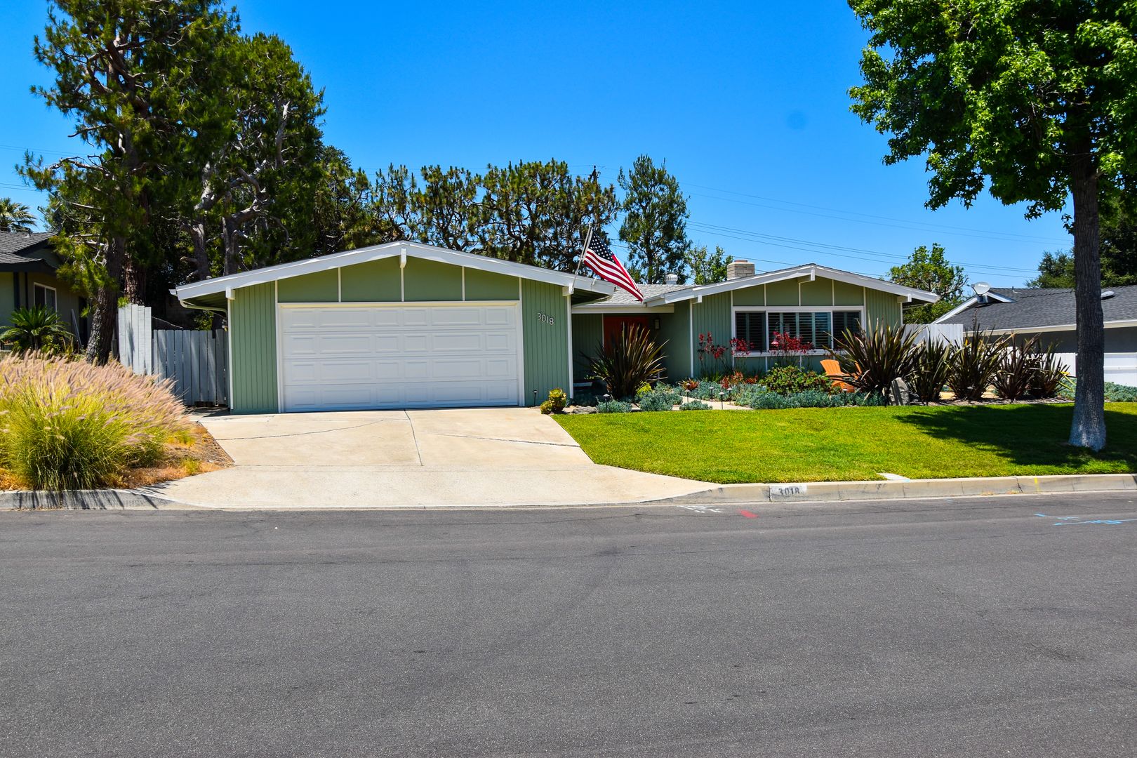 Orange House: 3018 North Oceanview