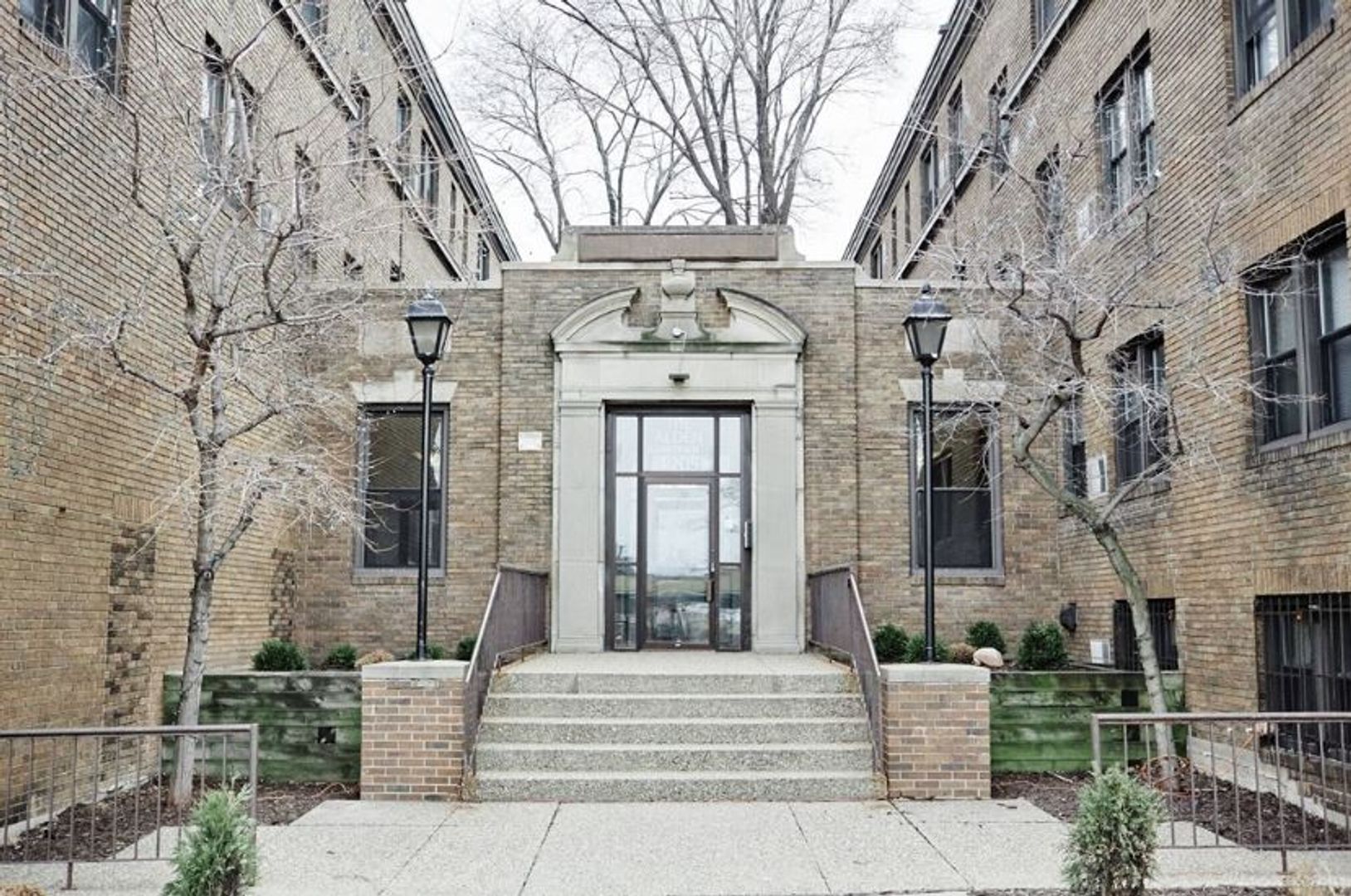 Minneapolis Apartment: 1205 Hawthorne Ave