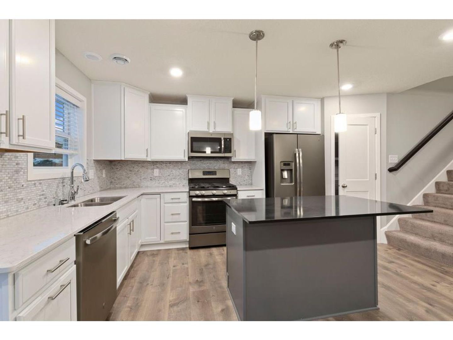 Prior Lake House: 13946 Lupine Tr NE
