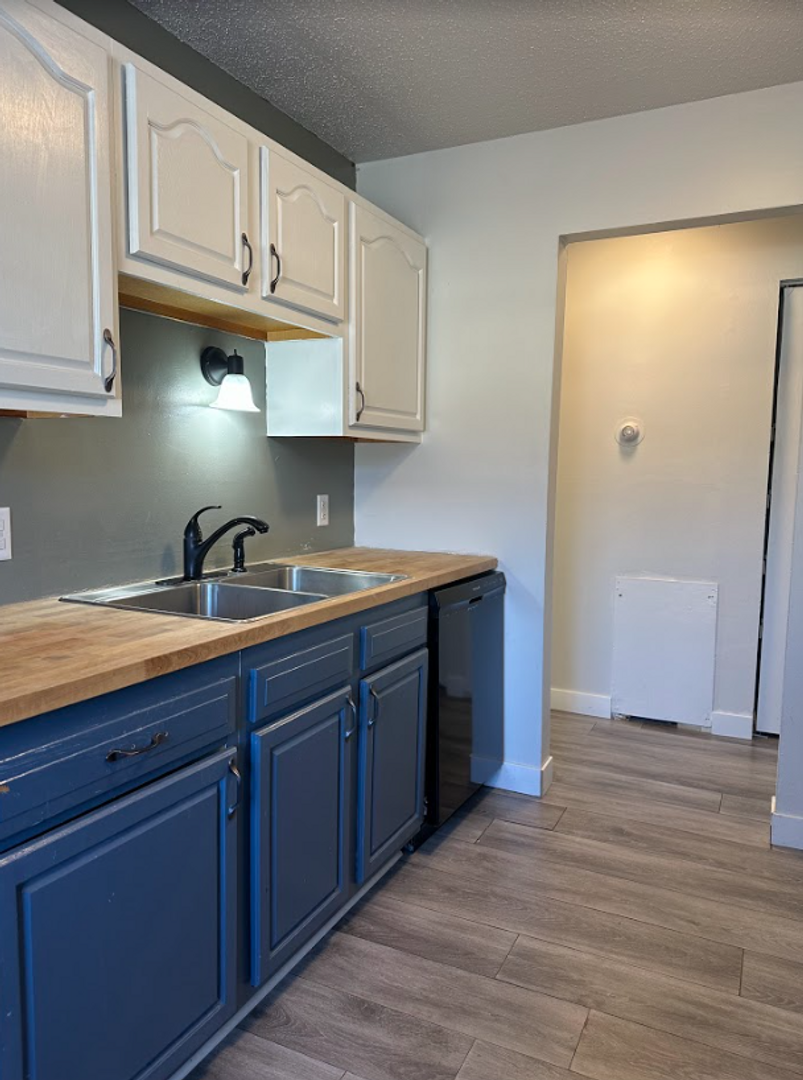 Newport Apartment: 1650 10th Ave.