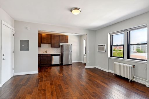 Modern Downtown Studio with Walk In Closets for $899/month! – photo 1