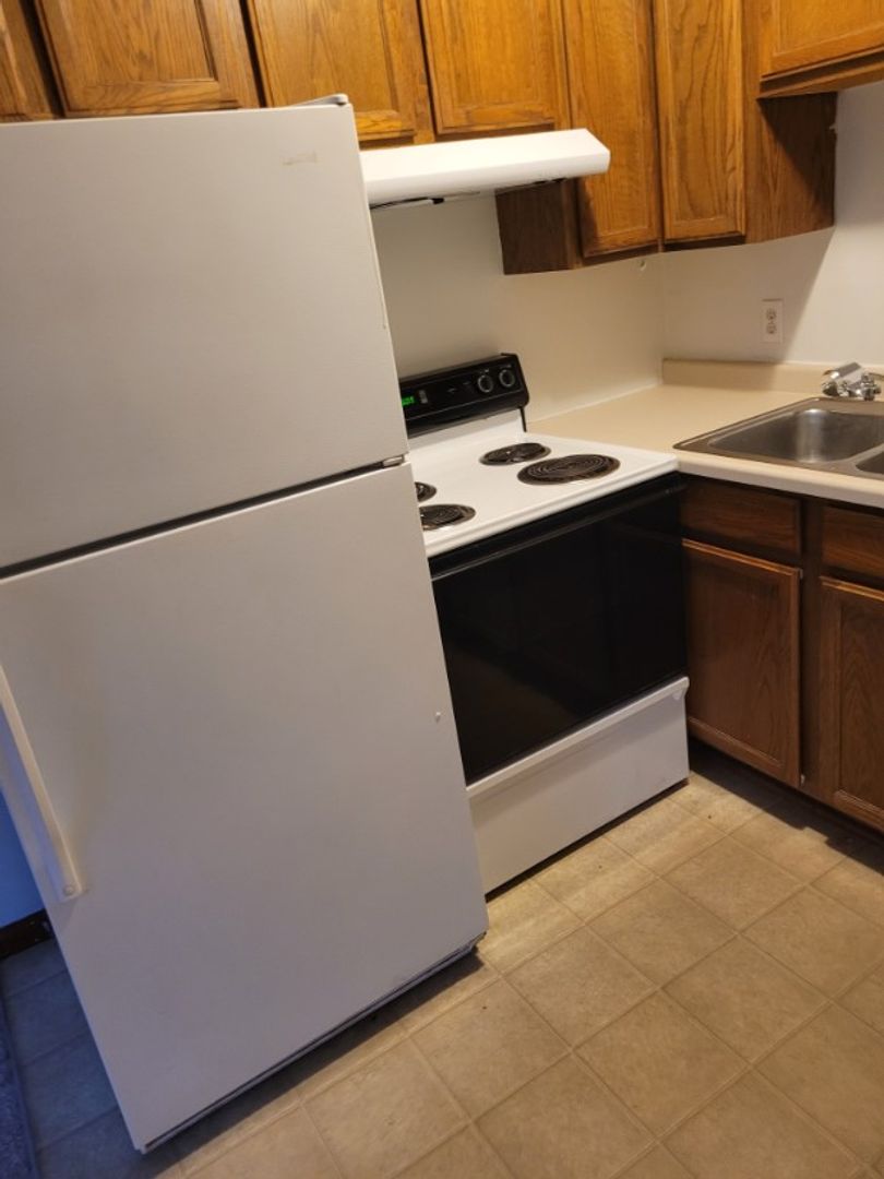 Baxter Apartment: 13575 Kenwood Dr.