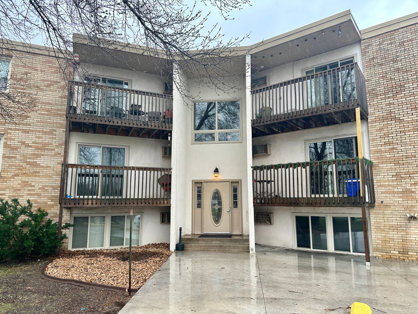 Champlin Apartment: 438 Independence Ave.
