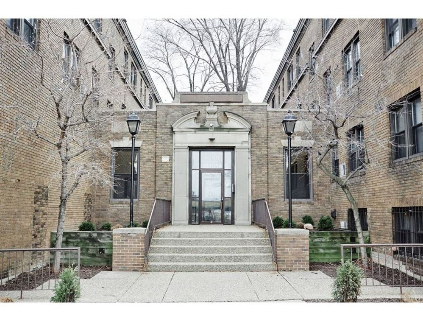 Minneapolis Apartment: 1205 Hawthorne Ave