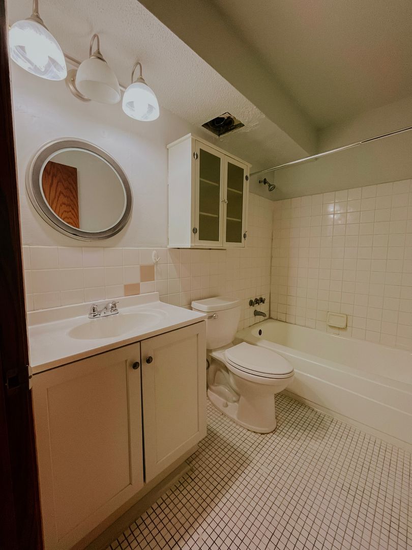 Champlin Apartment: 438 Independence Ave.