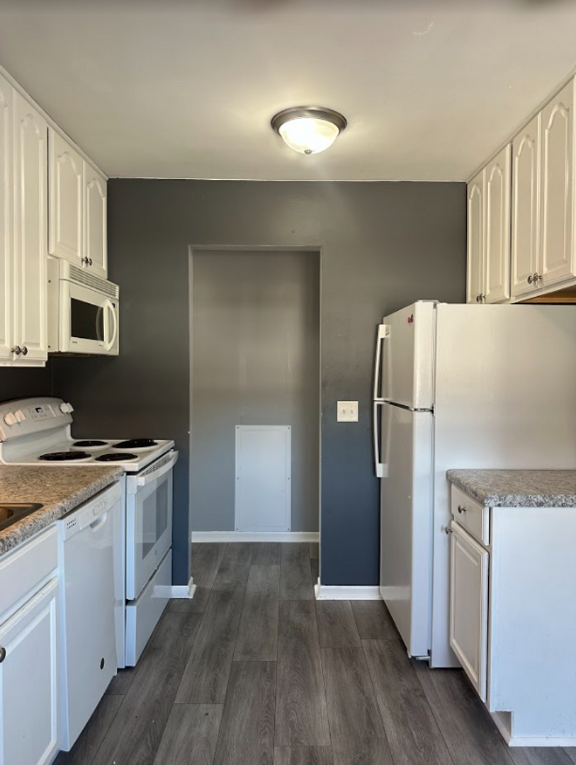 Newport Apartment: 1650 10th Ave.