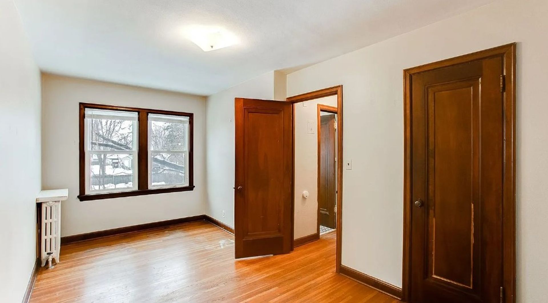 St. Paul Apartment: 1631 Charles Ave.