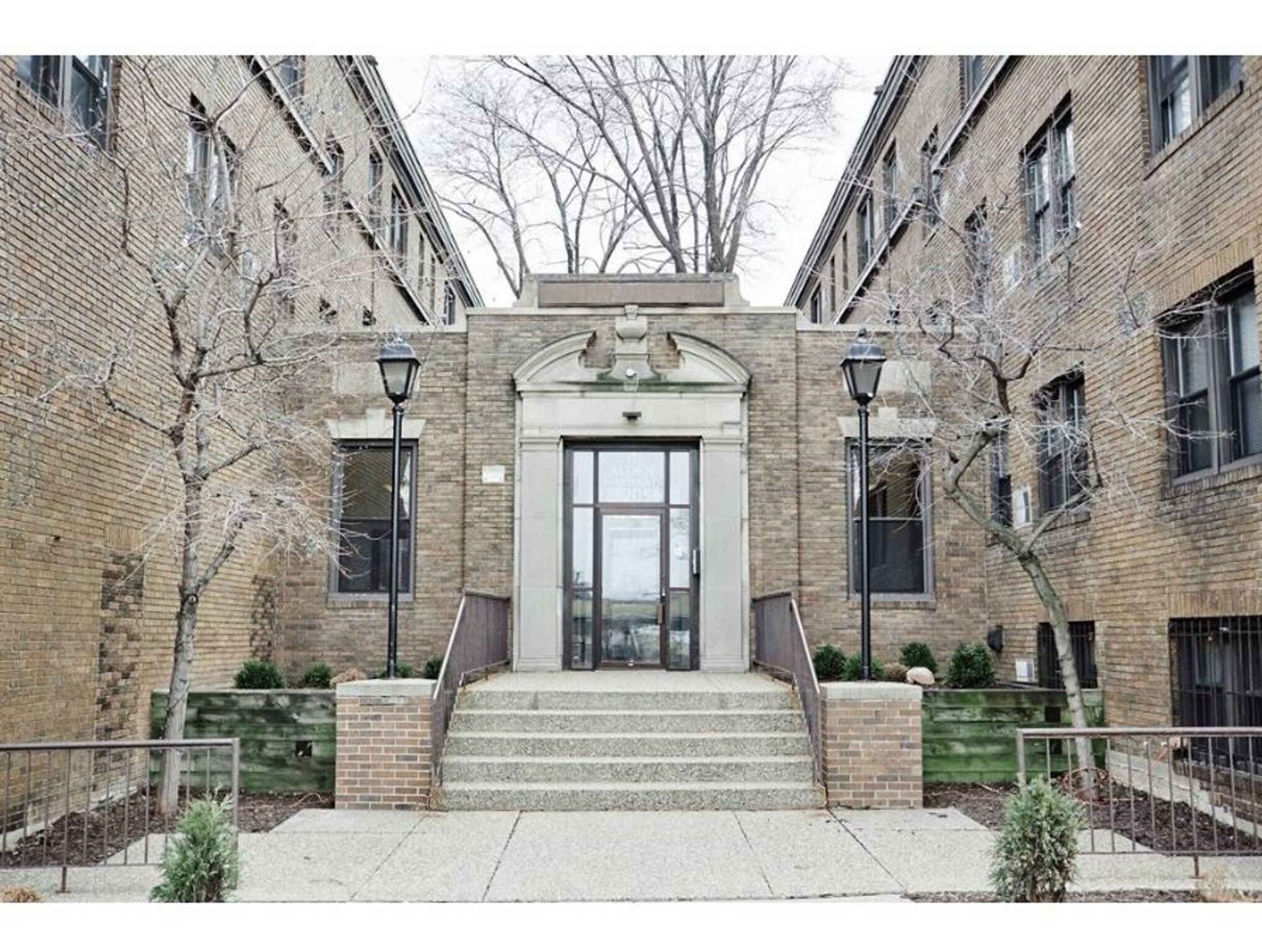 Minneapolis Apartment: 1205 Hawthorne Ave