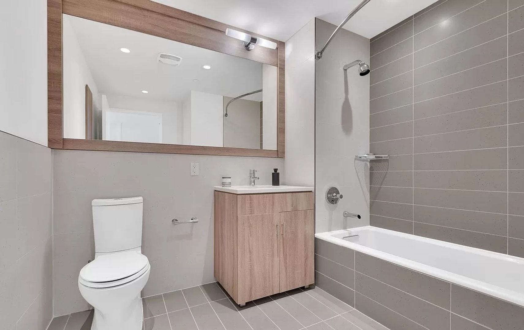 Astoria Apartment: 1401 Broadway