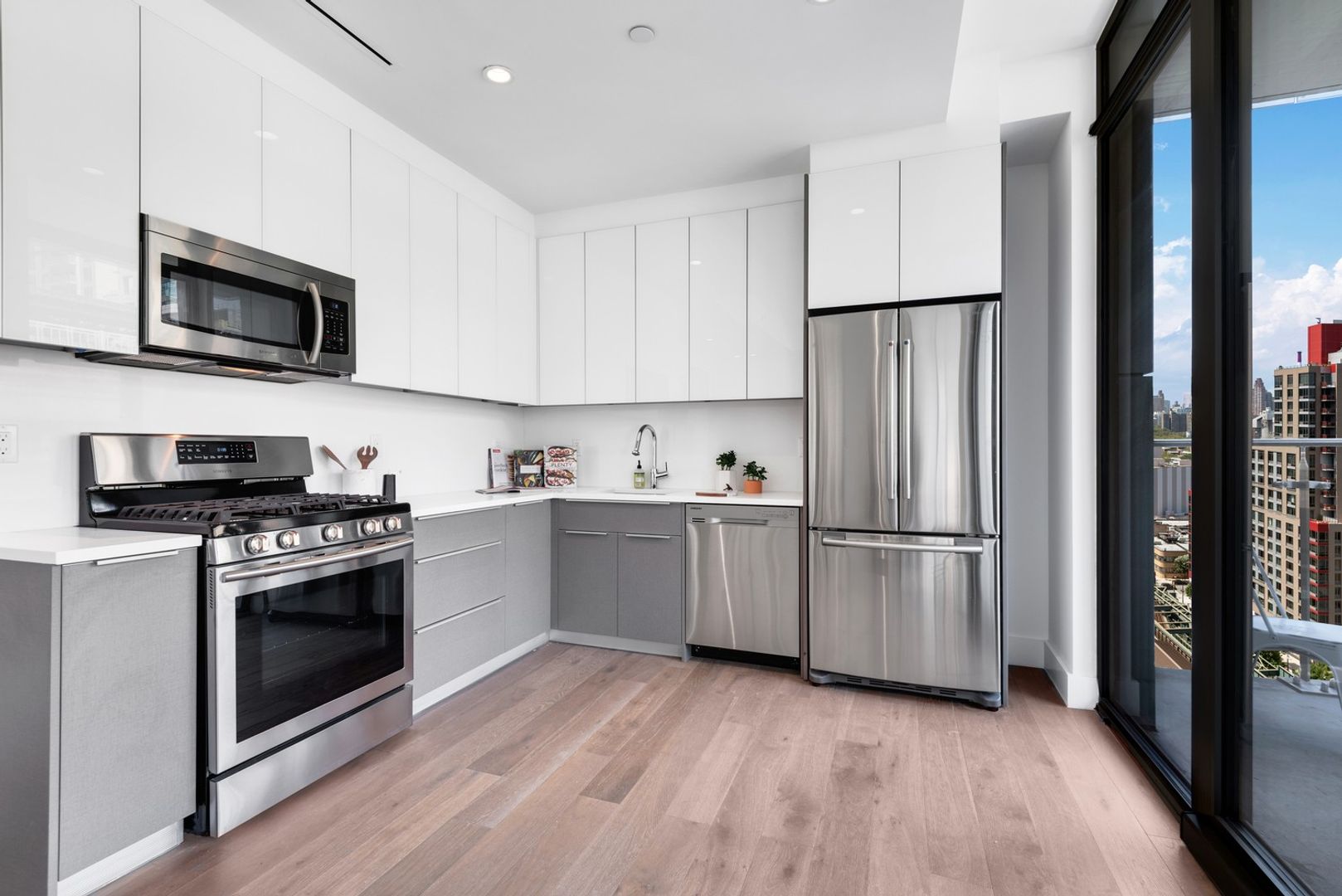 Astoria Apartment: 1401 Broadway