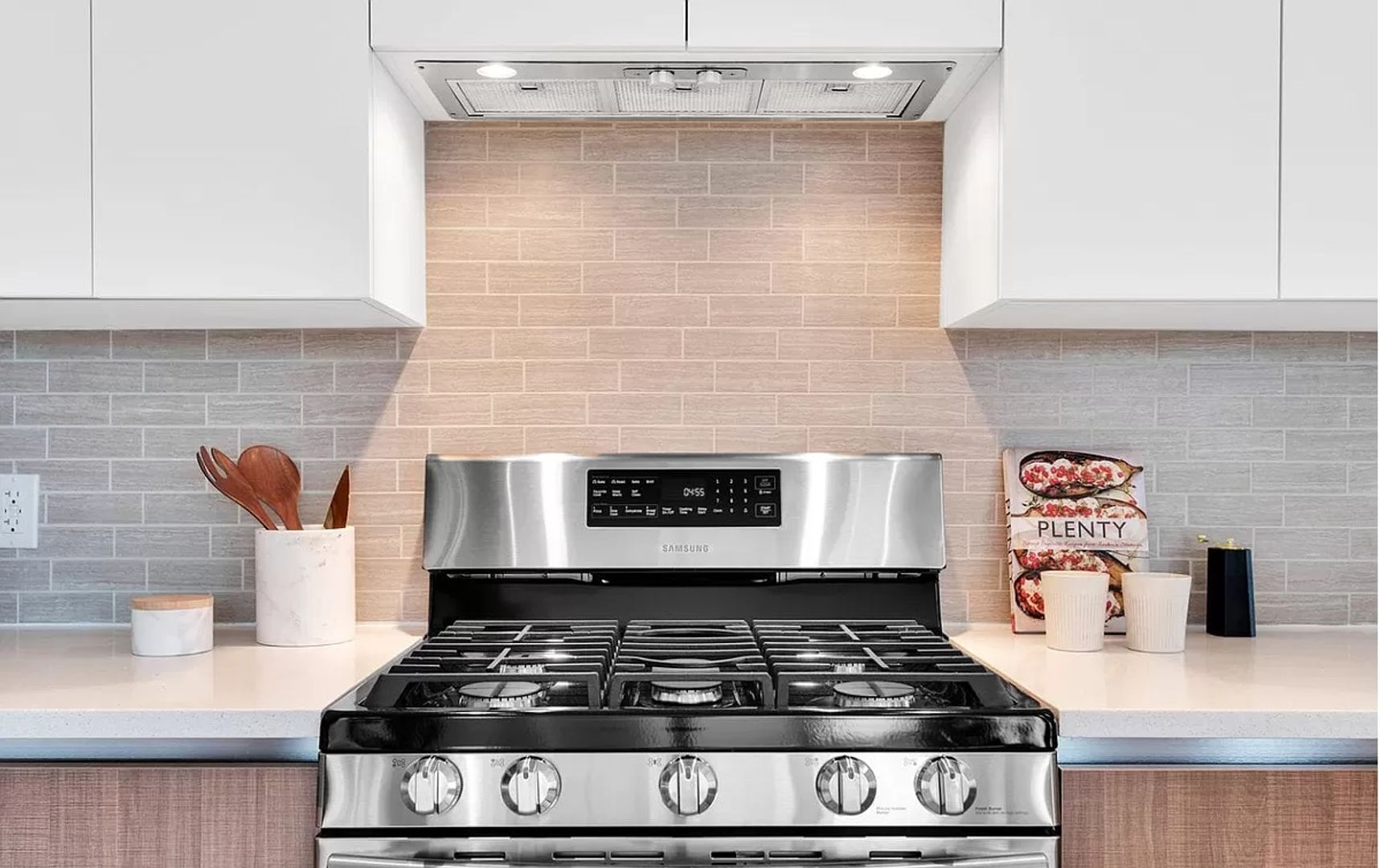 Astoria Apartment: 1401 Broadway