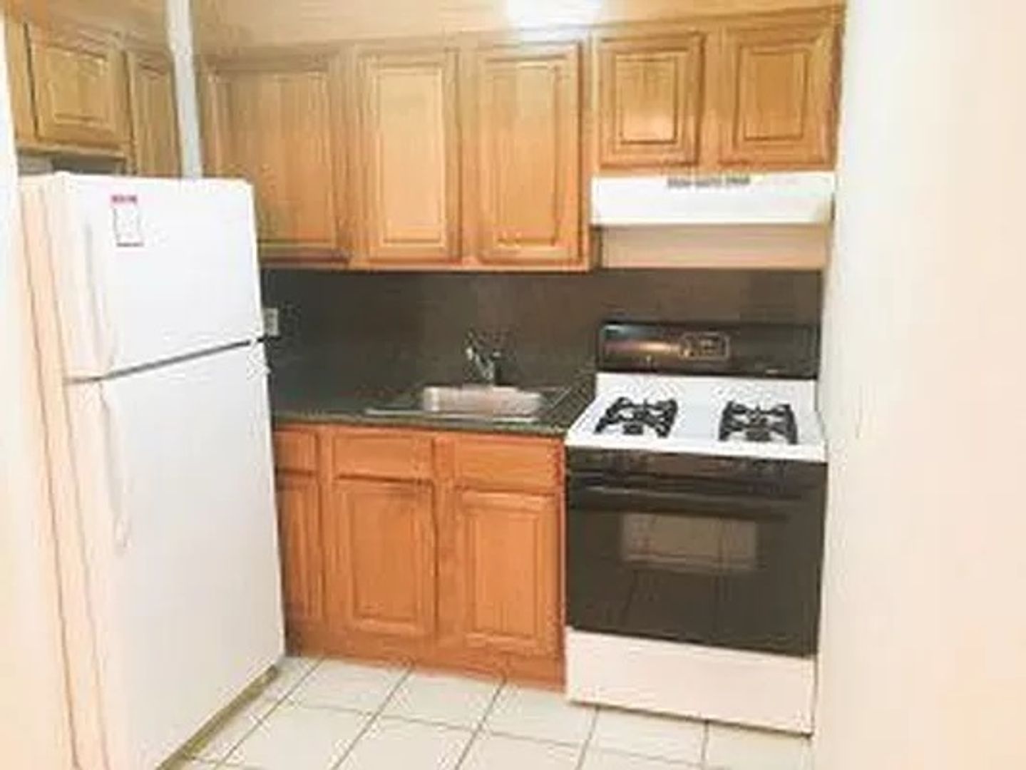 Briarwood Apartment: 141-33 Pershing Crescent