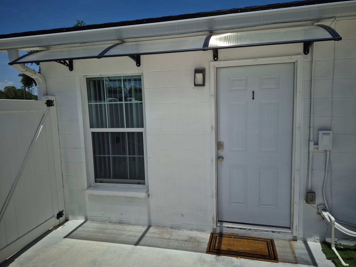 Tampa Apartment: 7709 W Hanna Ave