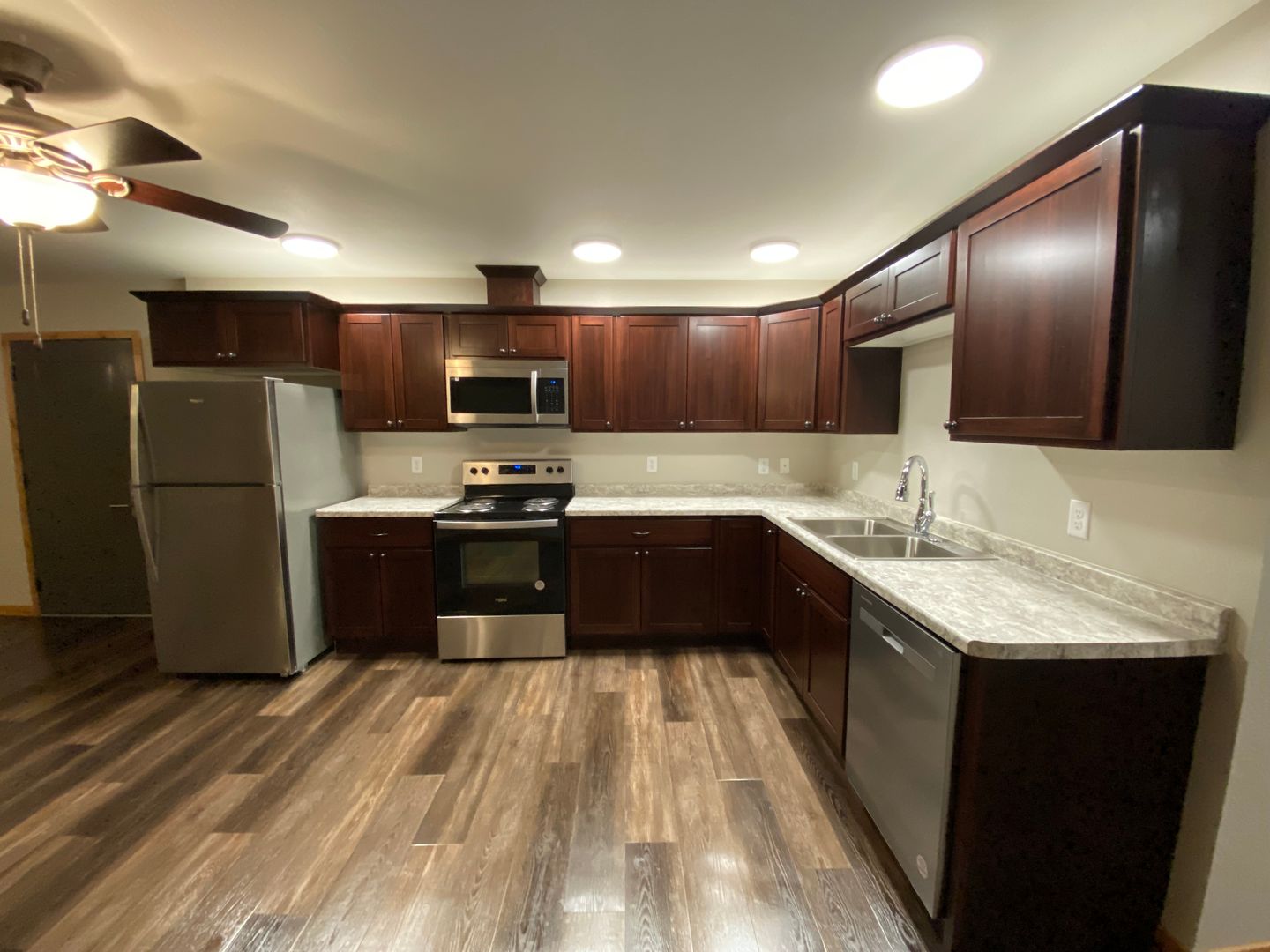 Neillsville Apartment: 216 Sunset Place