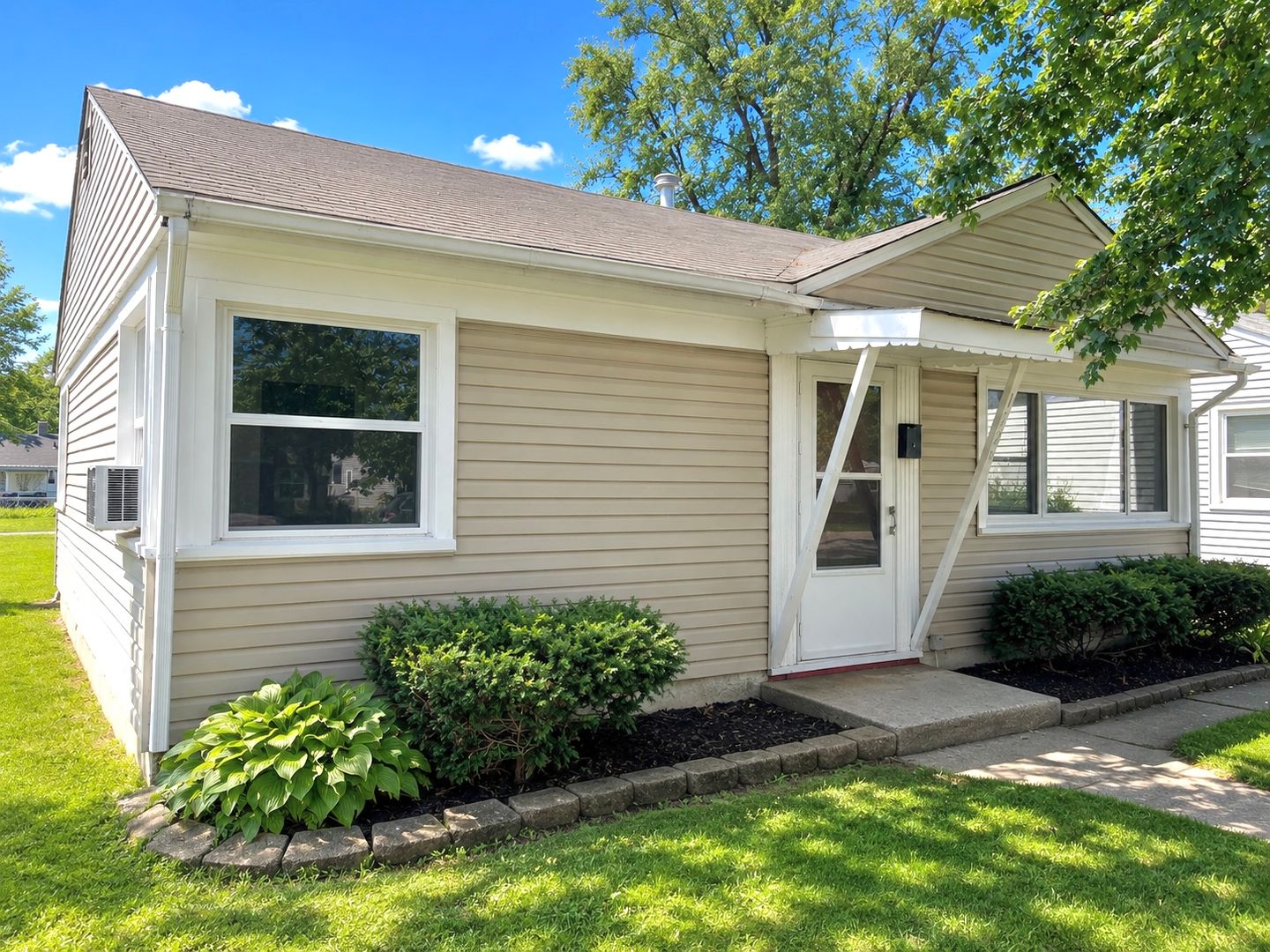 Hobart House: 1229 W 44th Pl