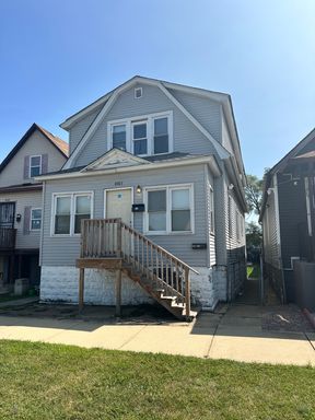 3 Bedroom Apartment in East Chicago – photo 1