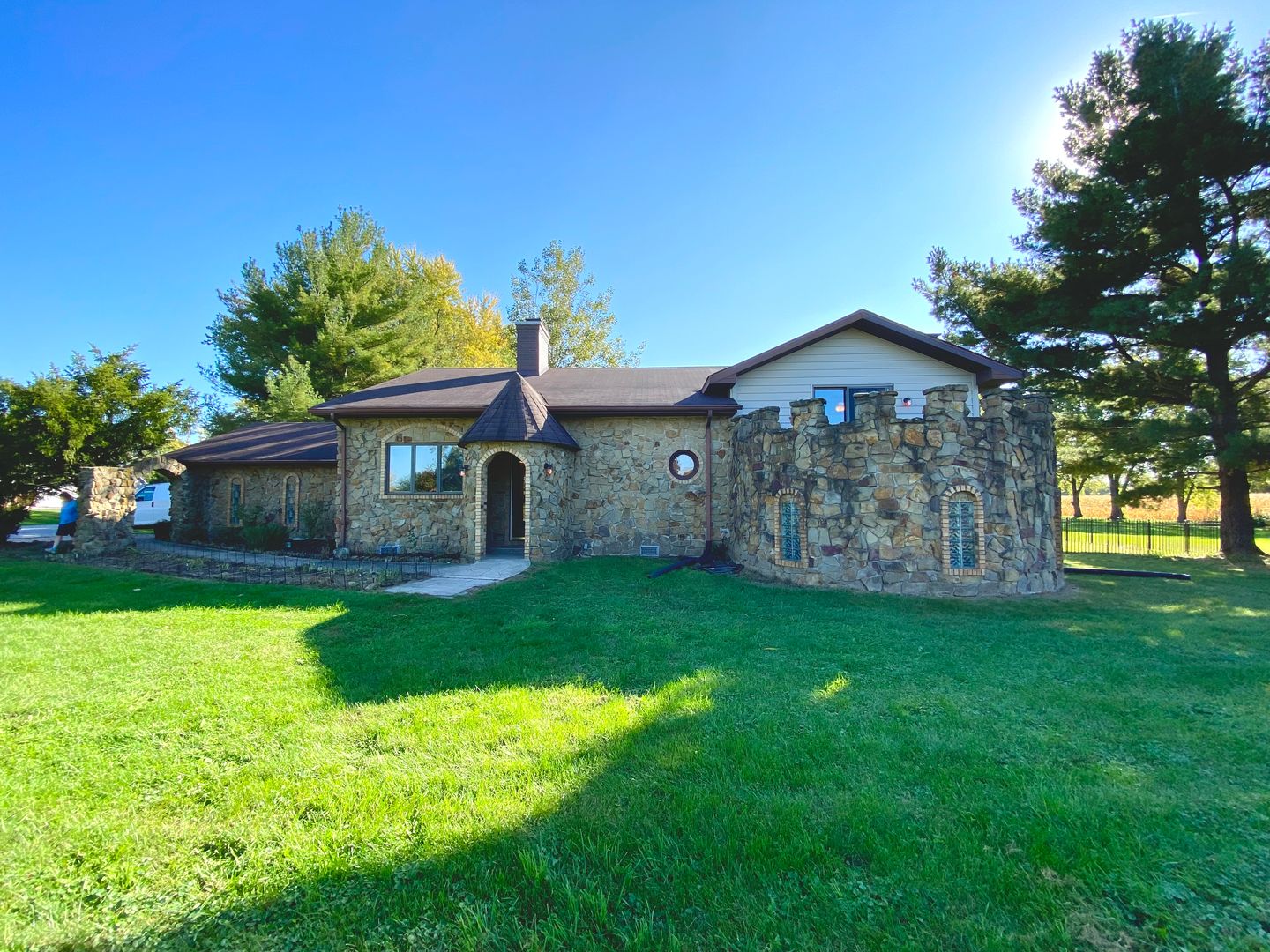 Hobart House: 7040 Parke St