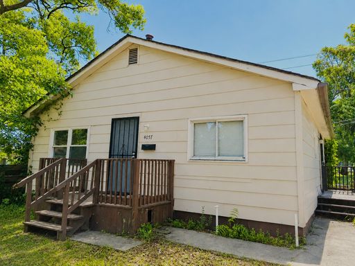 2 Bed 1 Bath Home With Den – photo 1