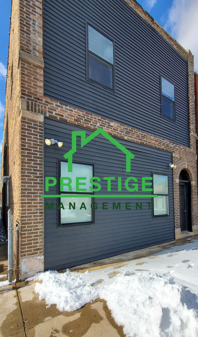 Updated 3 Bedroom Apartment With Garage 