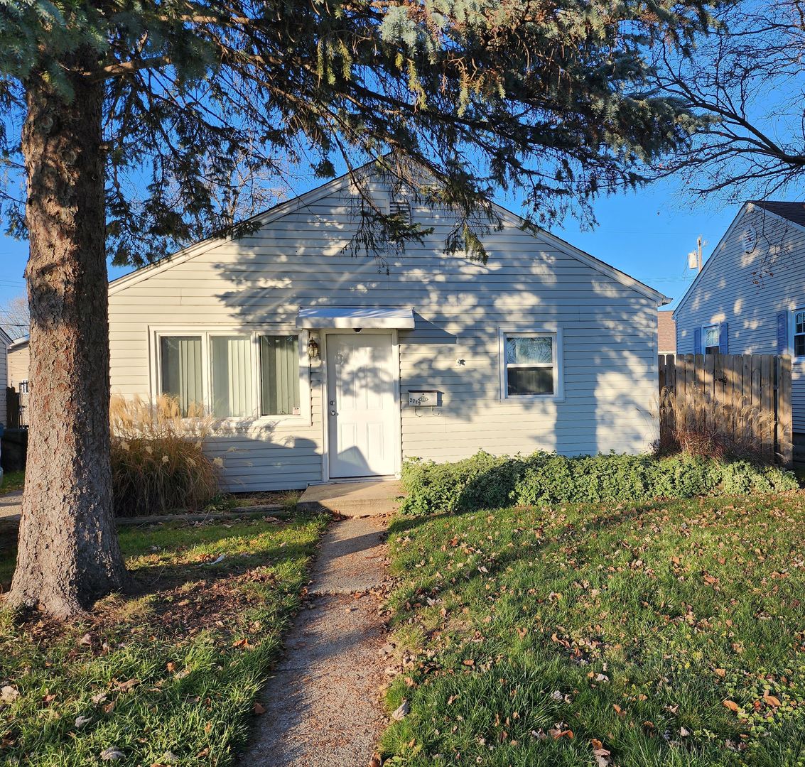 Highland House: 2719 Strong St