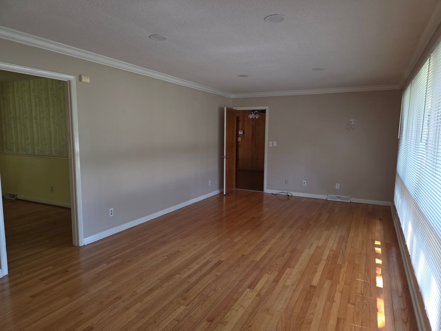 3322 HART ST 2 of 12