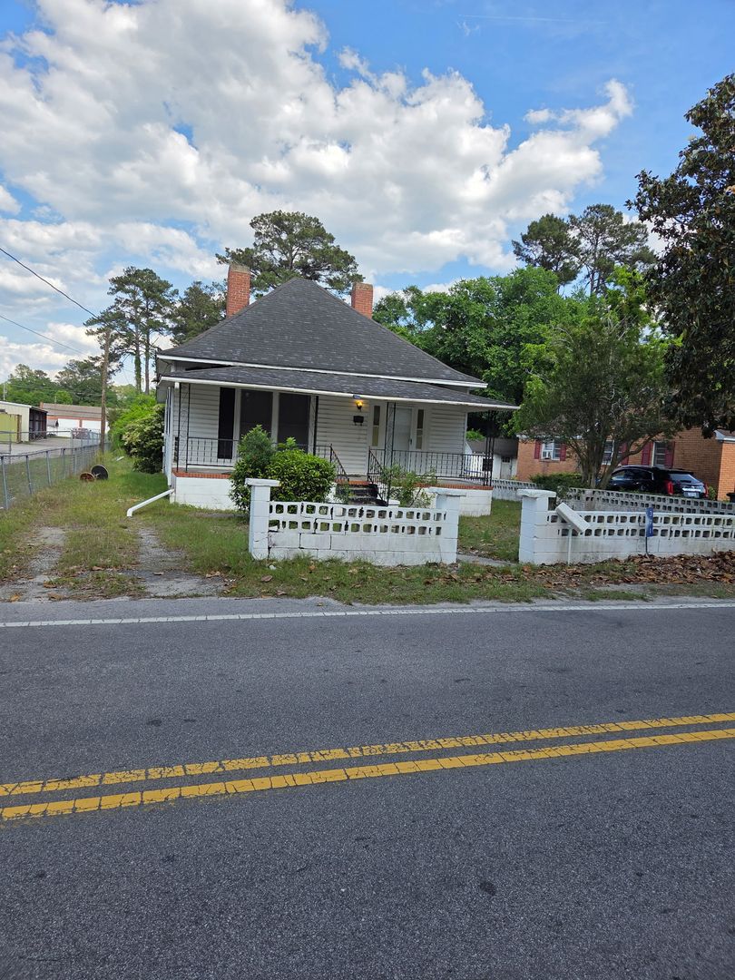 BAMBERG House: 371 BRIDGE ST.