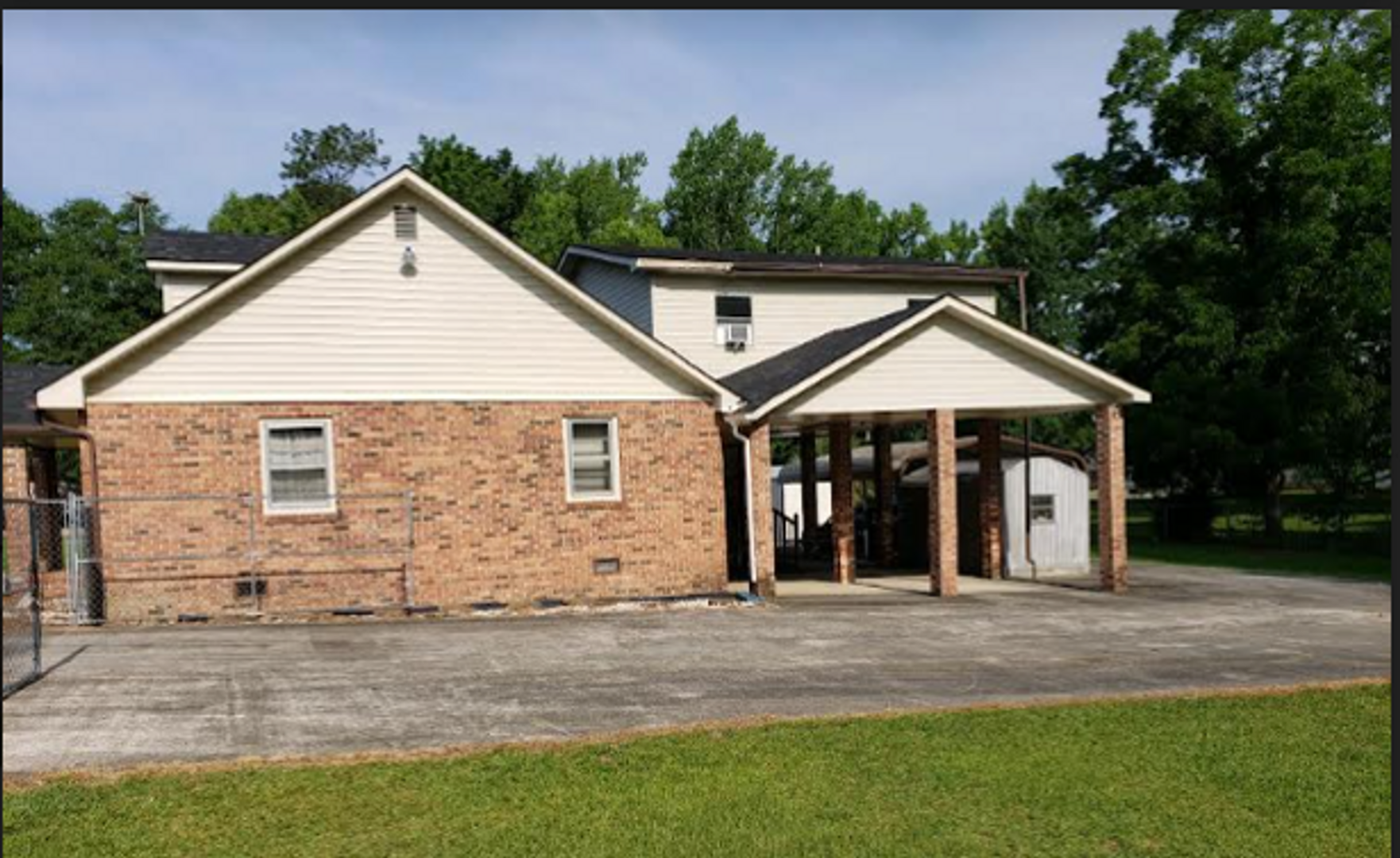 Upstairs 2bed/1bath Apartment