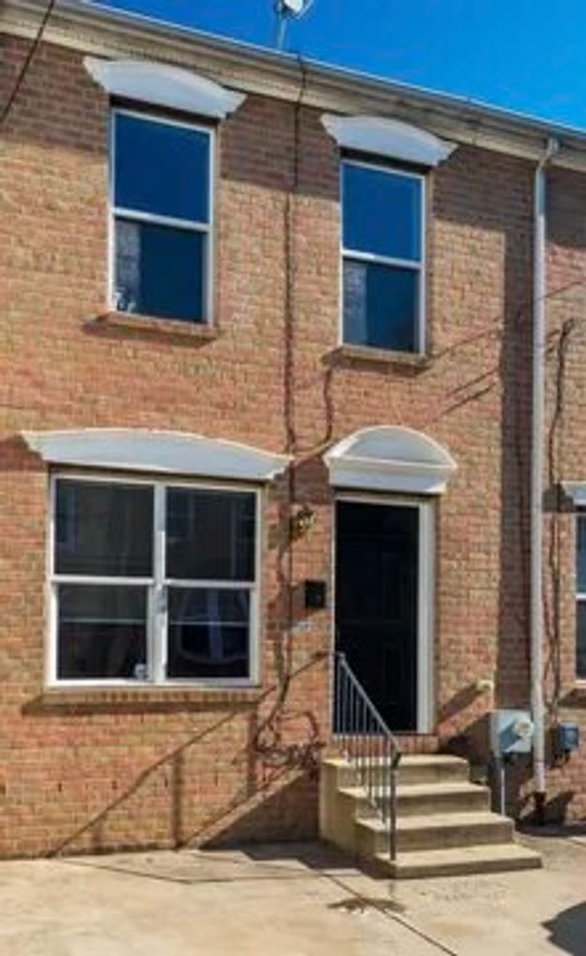 Philadelphia House: 1119 E Hewson St