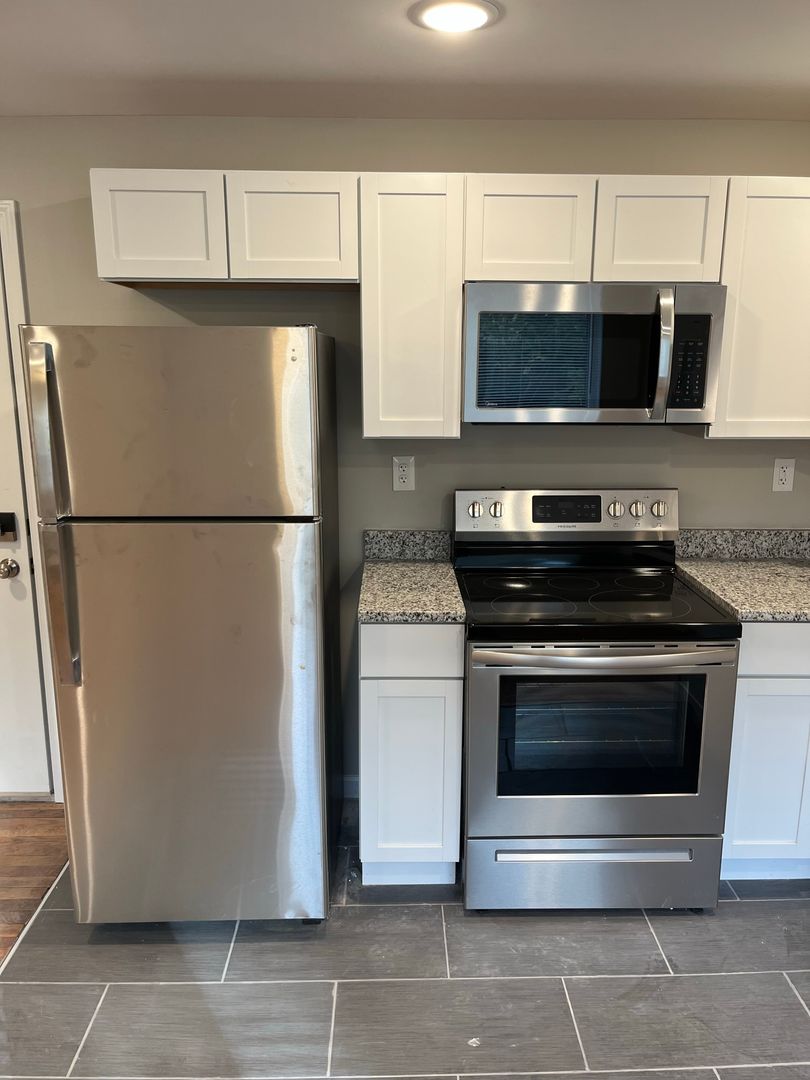 Cincinnati Apartment: 1-17 2341 Burnet Avenue