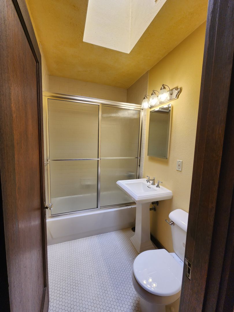 Seattle Apartment: 16 Valley Street