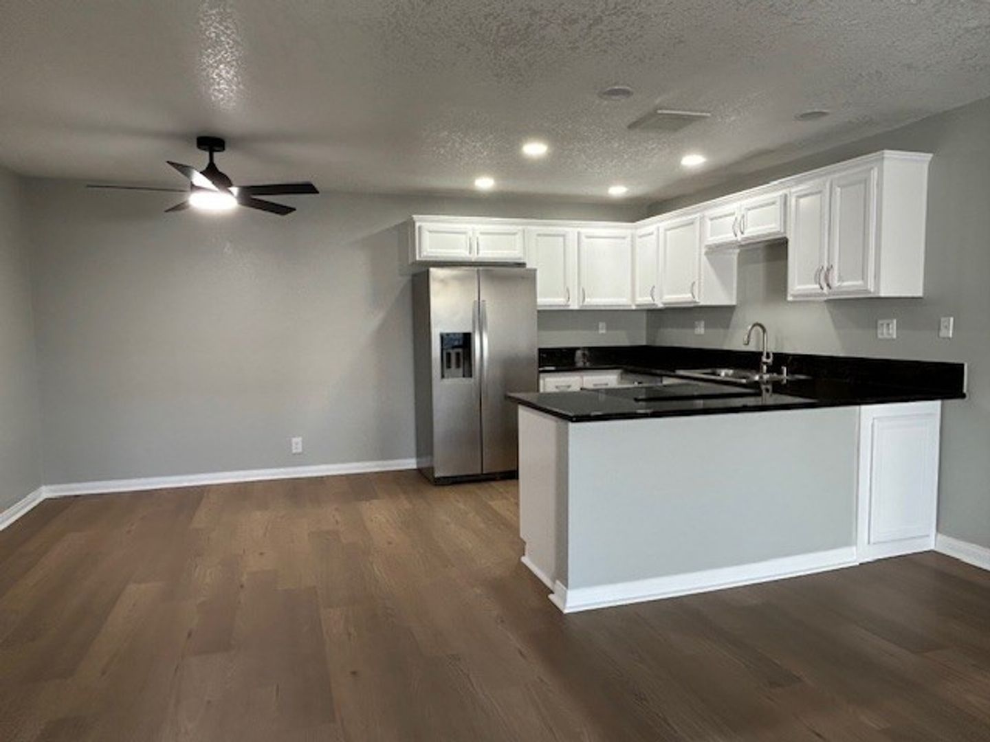 Anaheim Apartment: 2880 W. Ball Road