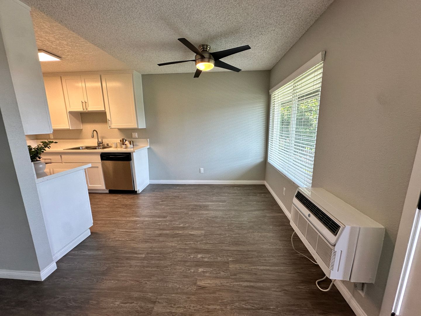 Norwalk Apartment: 12301 Studebaker Road