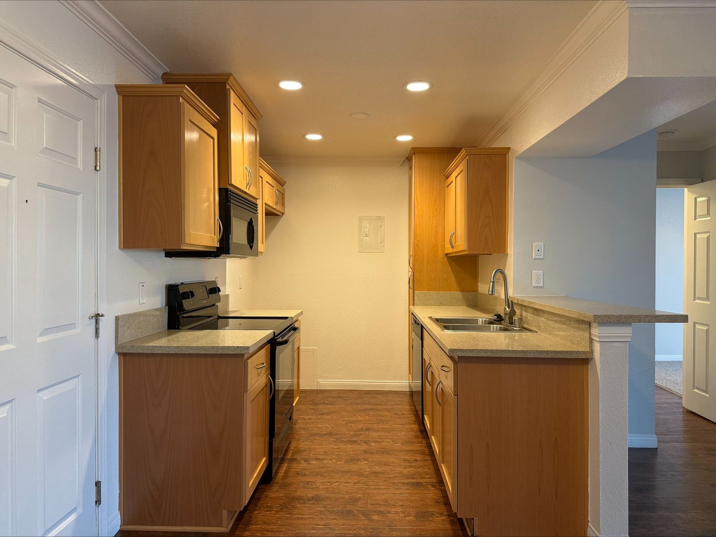 Anaheim Apartment: 2970 W. Orange Avenue