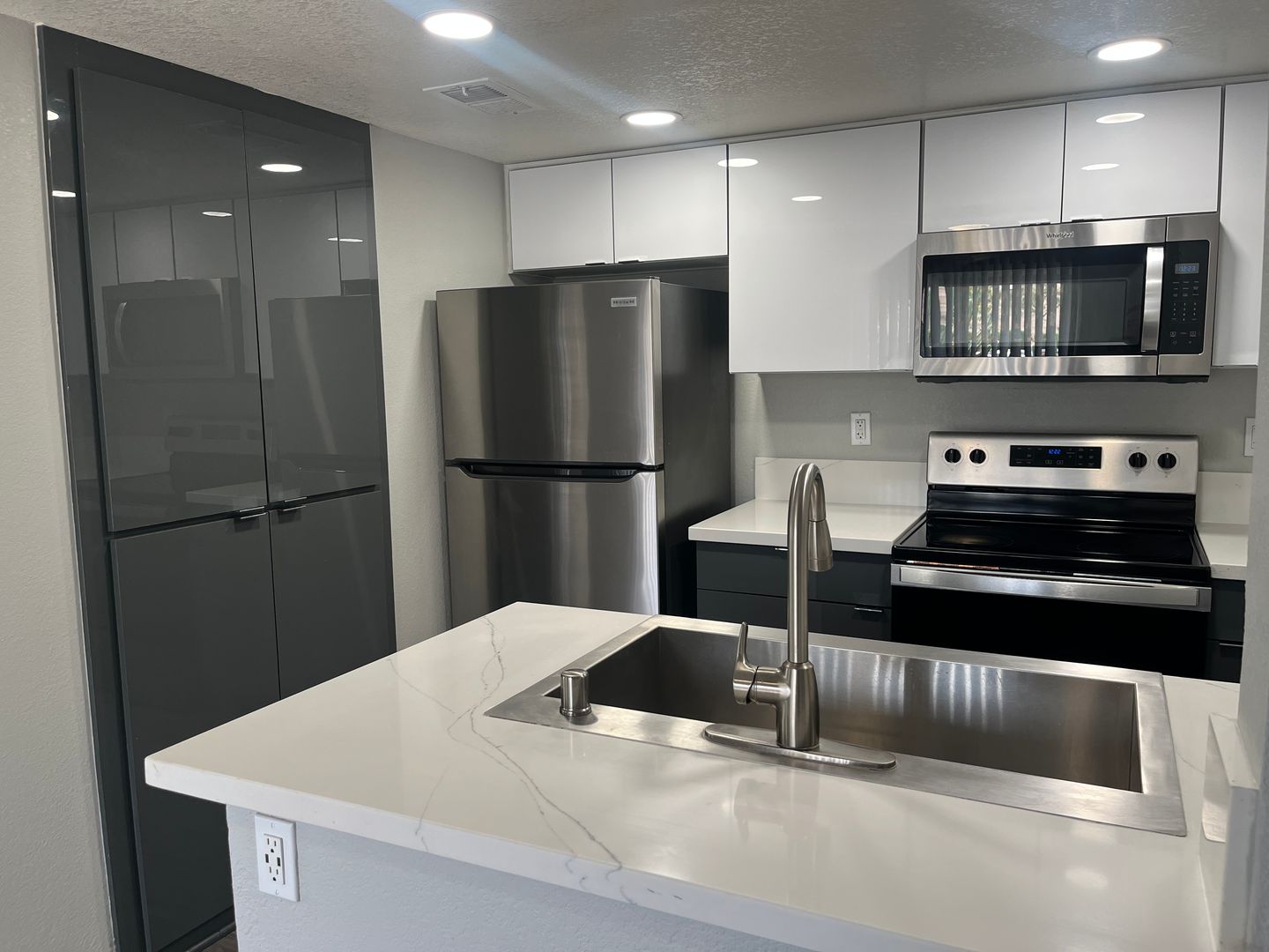 Riverside Apartment: 3957 Pierce Street