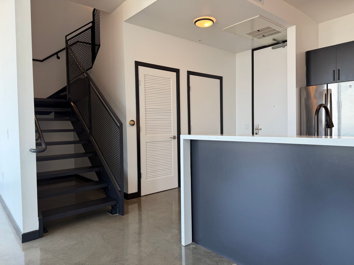 Long Beach Apartment: 100 Long Beach Blvd.