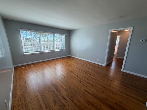 Somerset | 2 Bed 1 Bath | Upstairs – photo 1