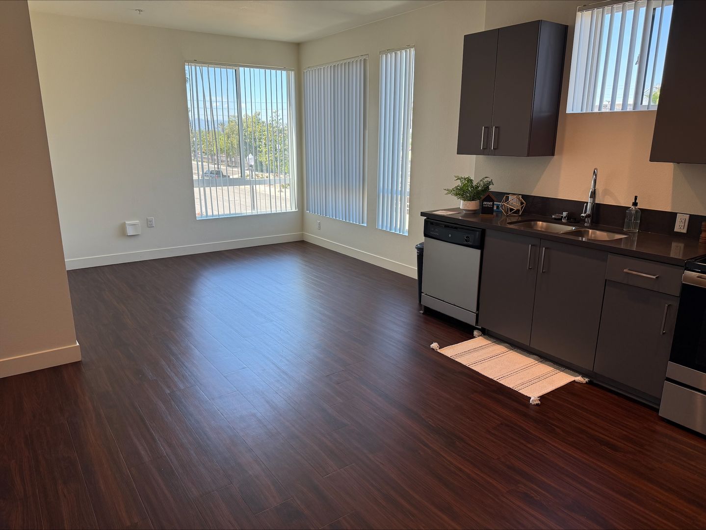 Riverside Apartment: 3050 Mission Inn Avenue