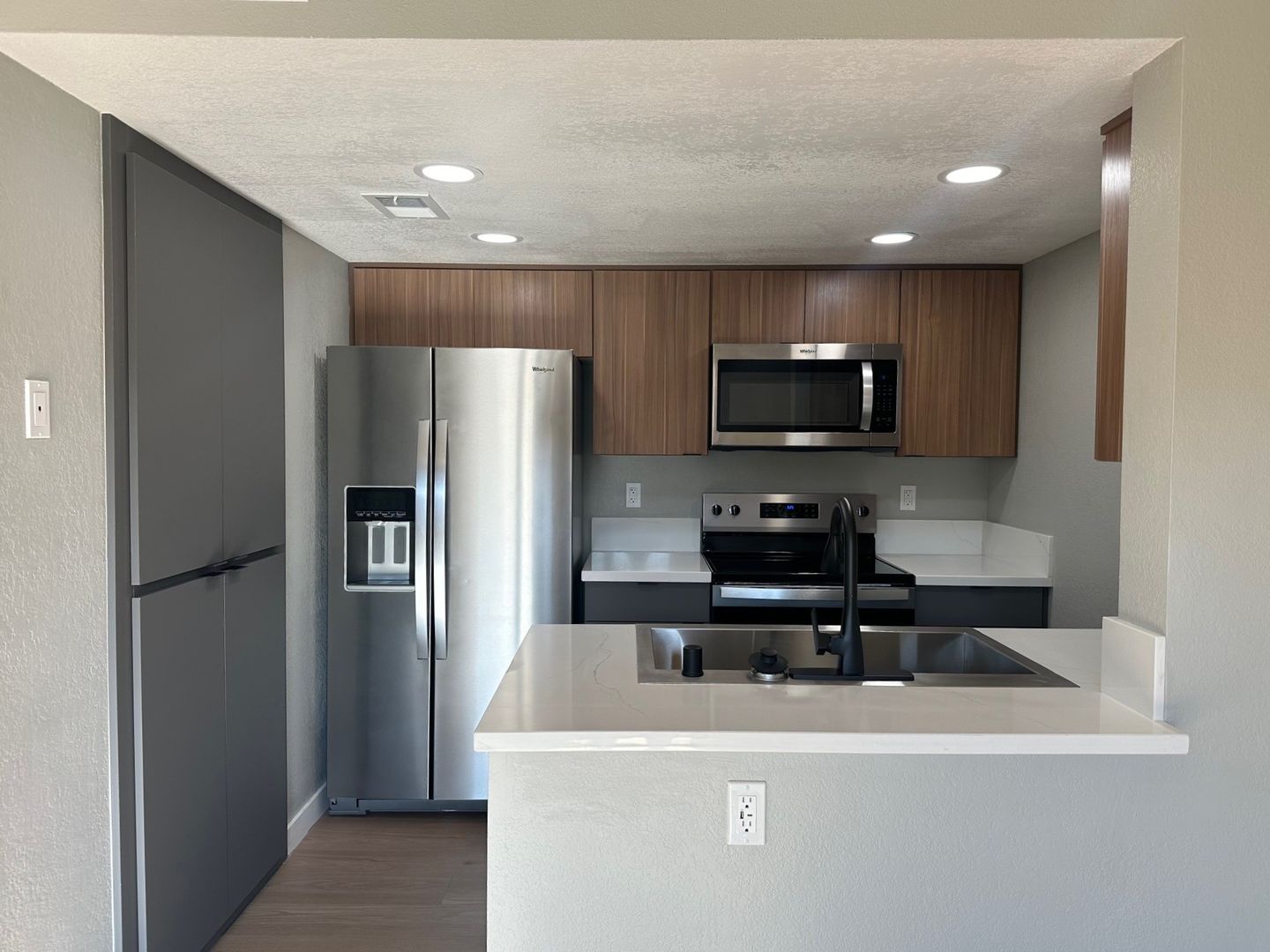 Riverside Apartment: 3957 Pierce Street