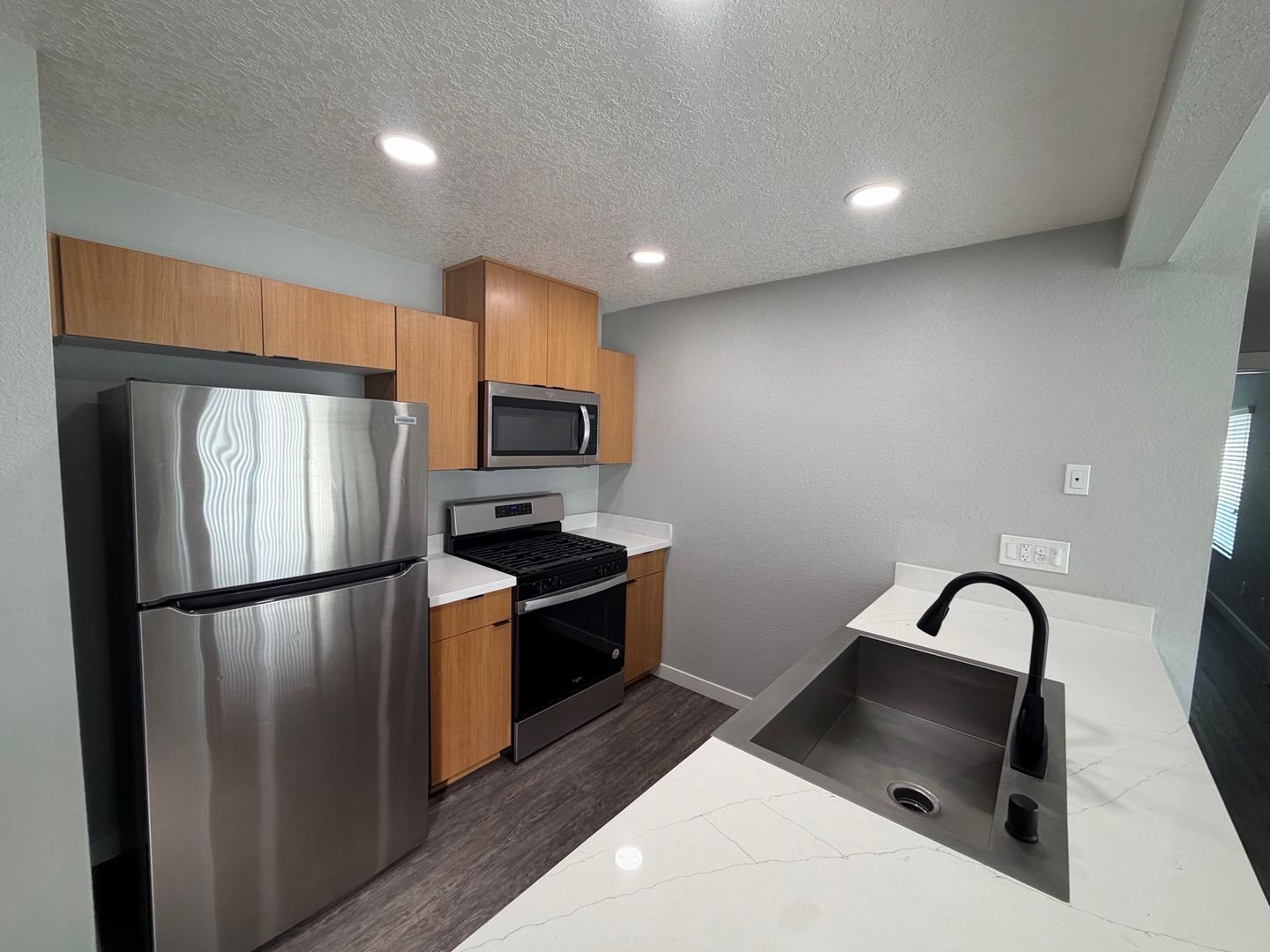 Riverside Apartment: 7600 Ambergate Place