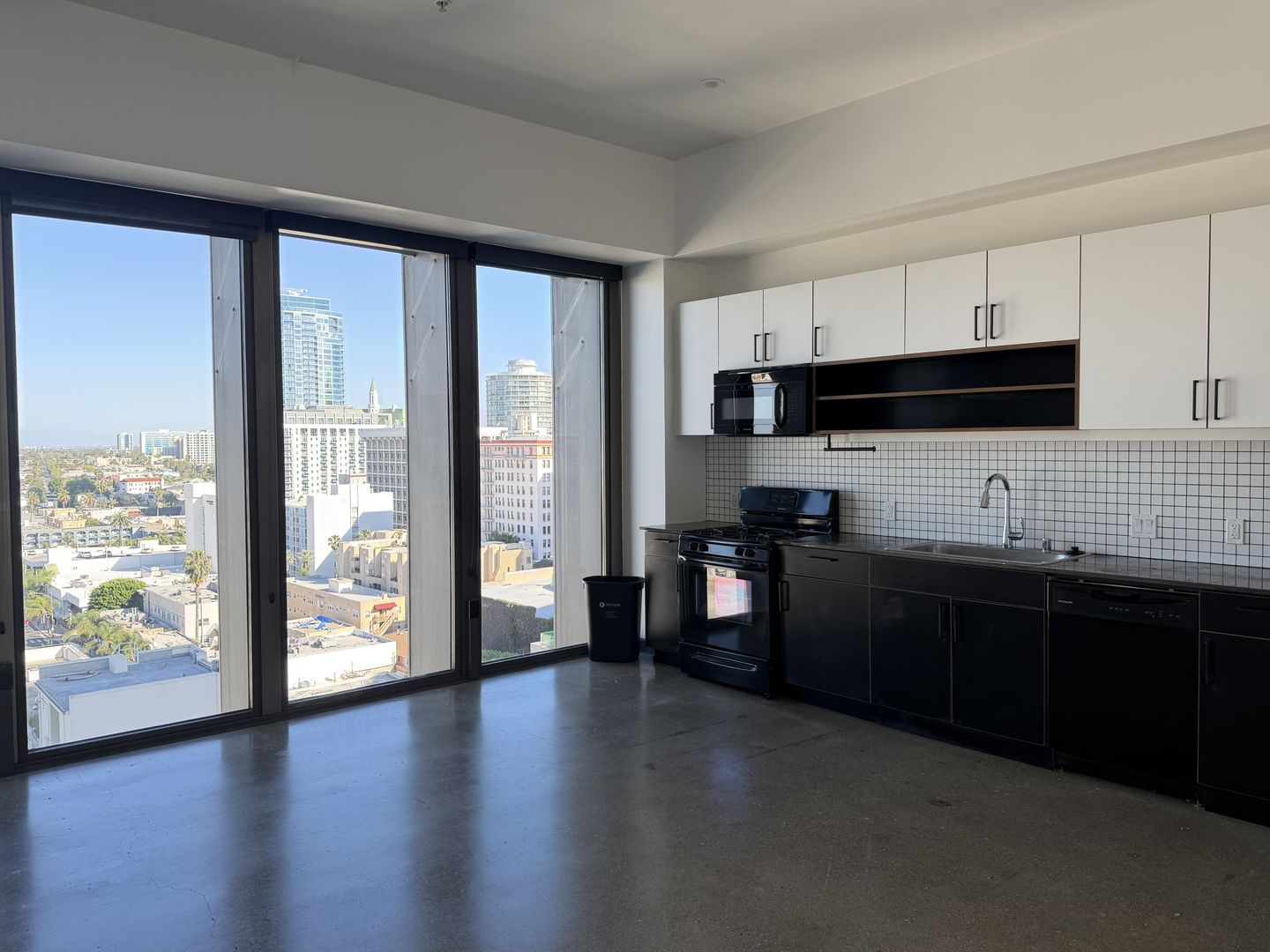 Long Beach Apartment: 100 Long Beach Blvd.